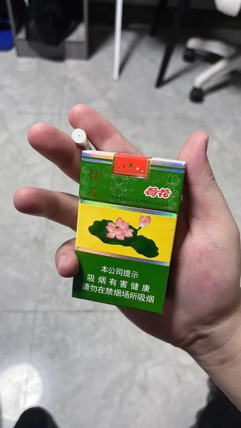 荷花多少钱一条烟,品味中的经典与时尚 第5张 荷花多少钱一条烟,品味中的经典与时尚 第5张